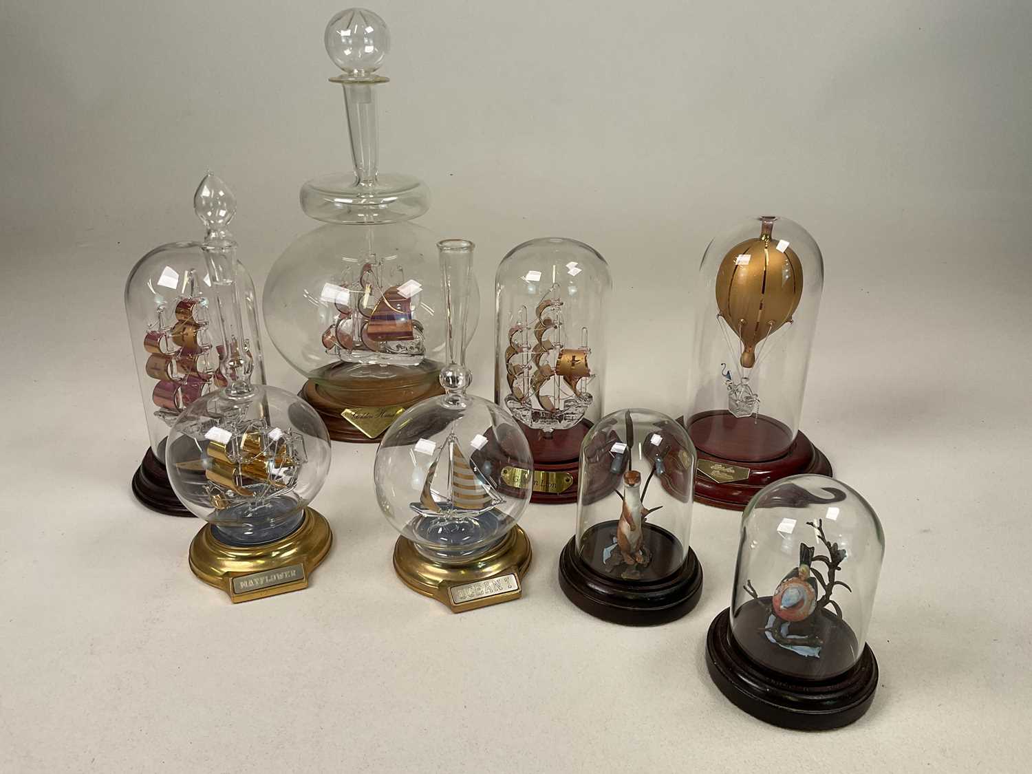 A quantity of collectibles including art glass models of ships including The Golden Lion, The Golden - Bild 2 aus 2