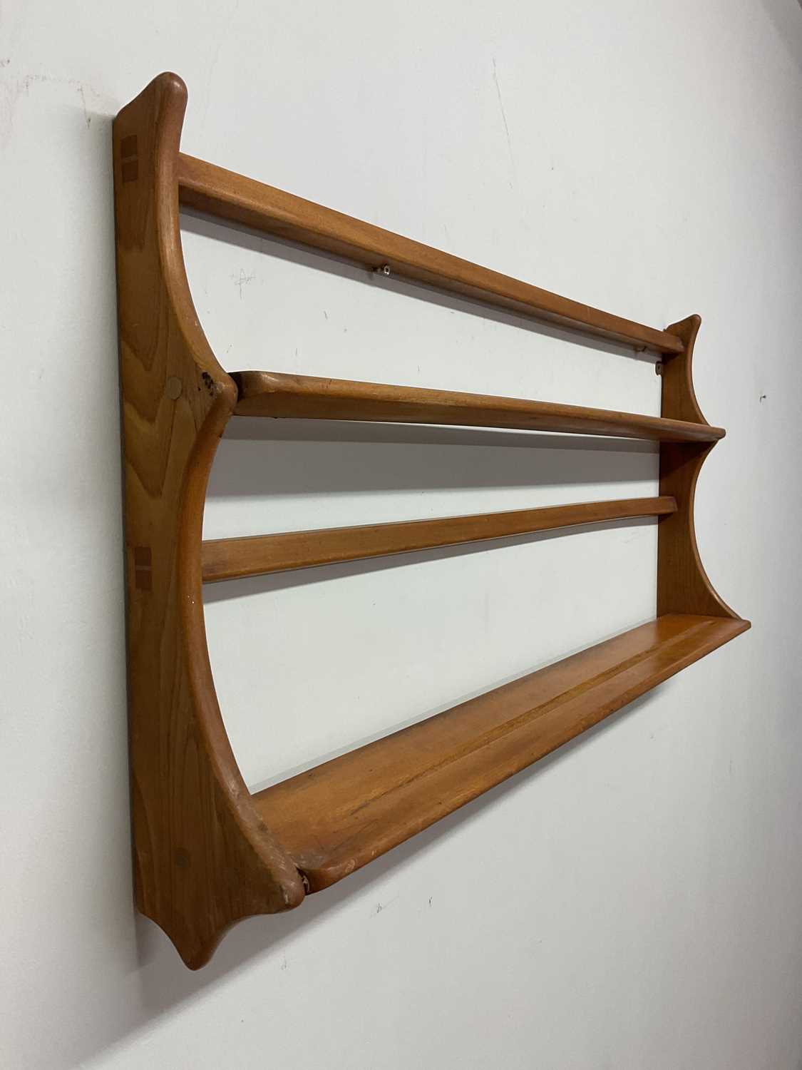 ERCOL; a beechwood plate rack, 50 x 96 x 13cm - Bild 2 aus 2