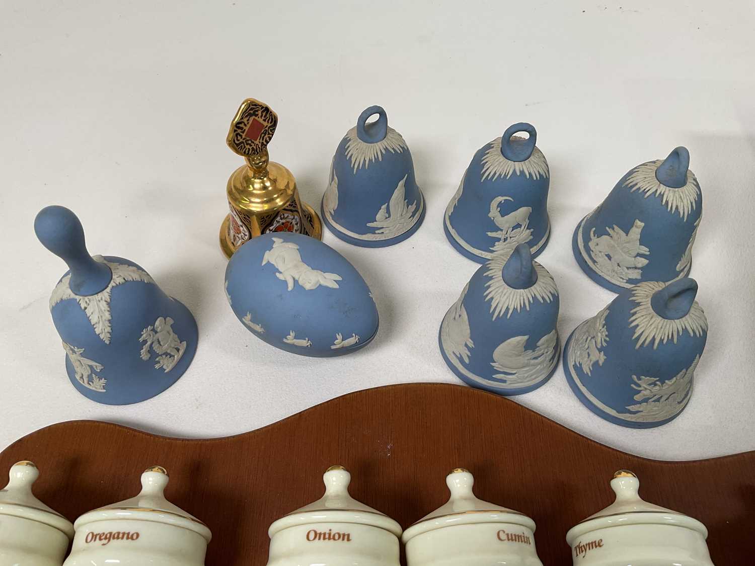 A collection of mainly miniature ceramics including cups and saucers, thimbles, bells and cat - Image 6 of 8