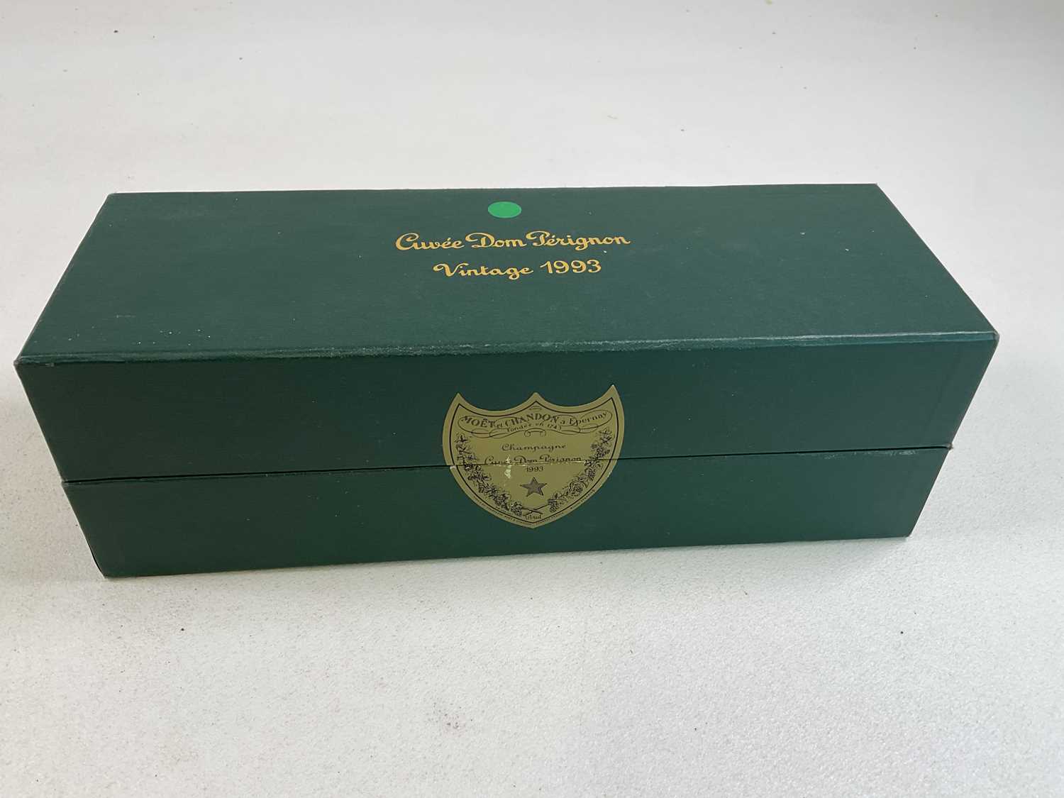 CHAMPAGNE; a bottle of Dom Perignon 2010 Champagne, in associated 1993 box. - Image 3 of 3