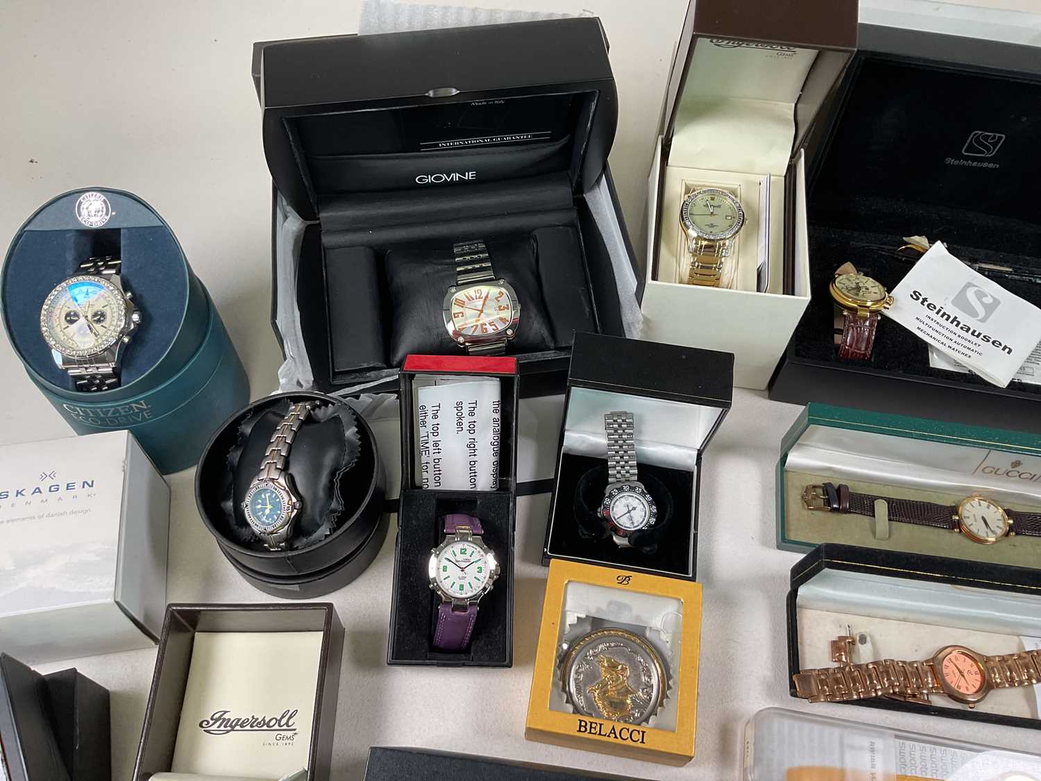 A very large collection of contemporary wristwatches including Ingersoll and Gucci. - Bild 2 aus 5