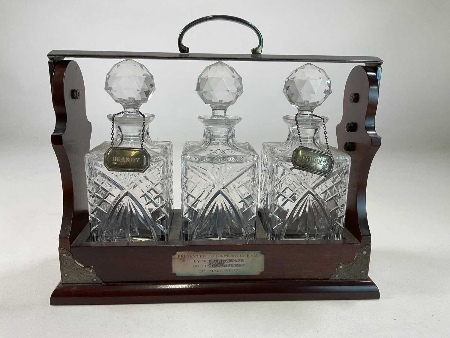 A three bottled tantalus, with two hallmarked silver spirit labels titled 'Brandy' and 'Whisky', - Bild 2 aus 3