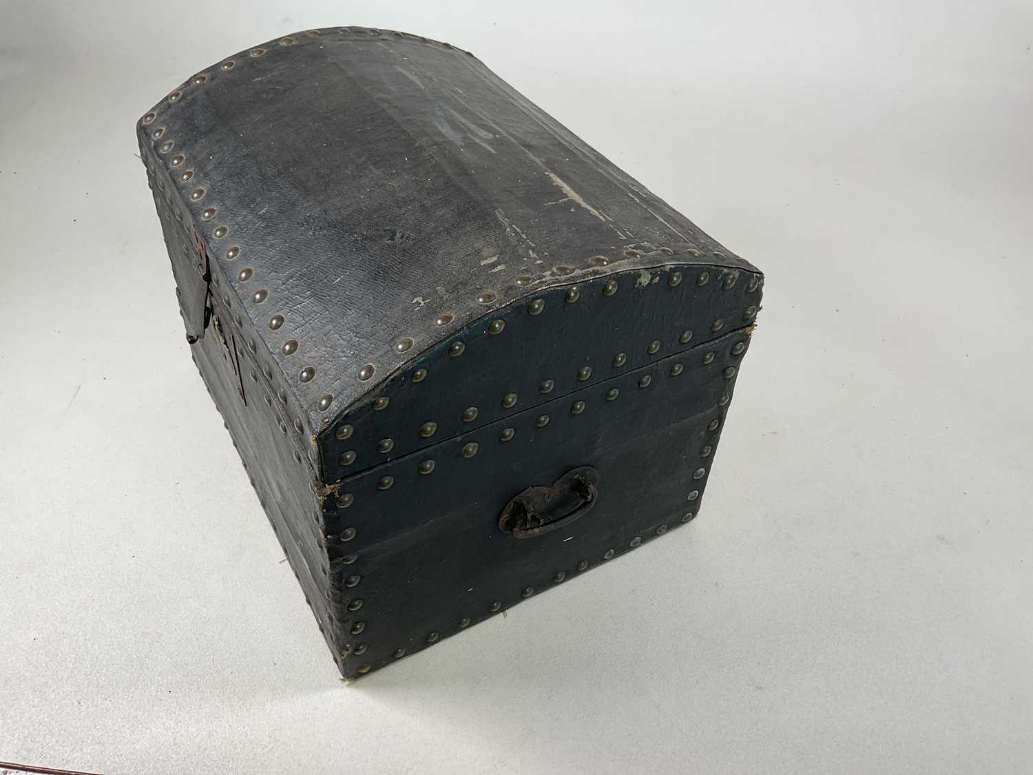 A mahogany desk top tidy, 6 x 87 x 9cm, and small black trunk with studs, 30 x 40 x 32cm. - Image 3 of 5