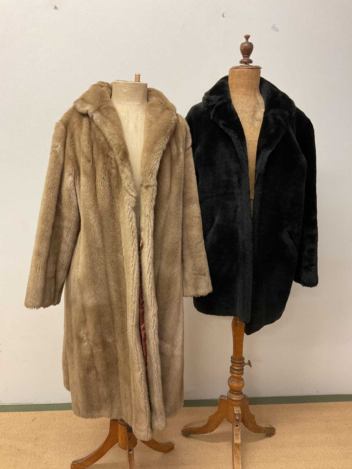 A vintage black lamb jacket with a faux jacket and coat - Bild 3 aus 4