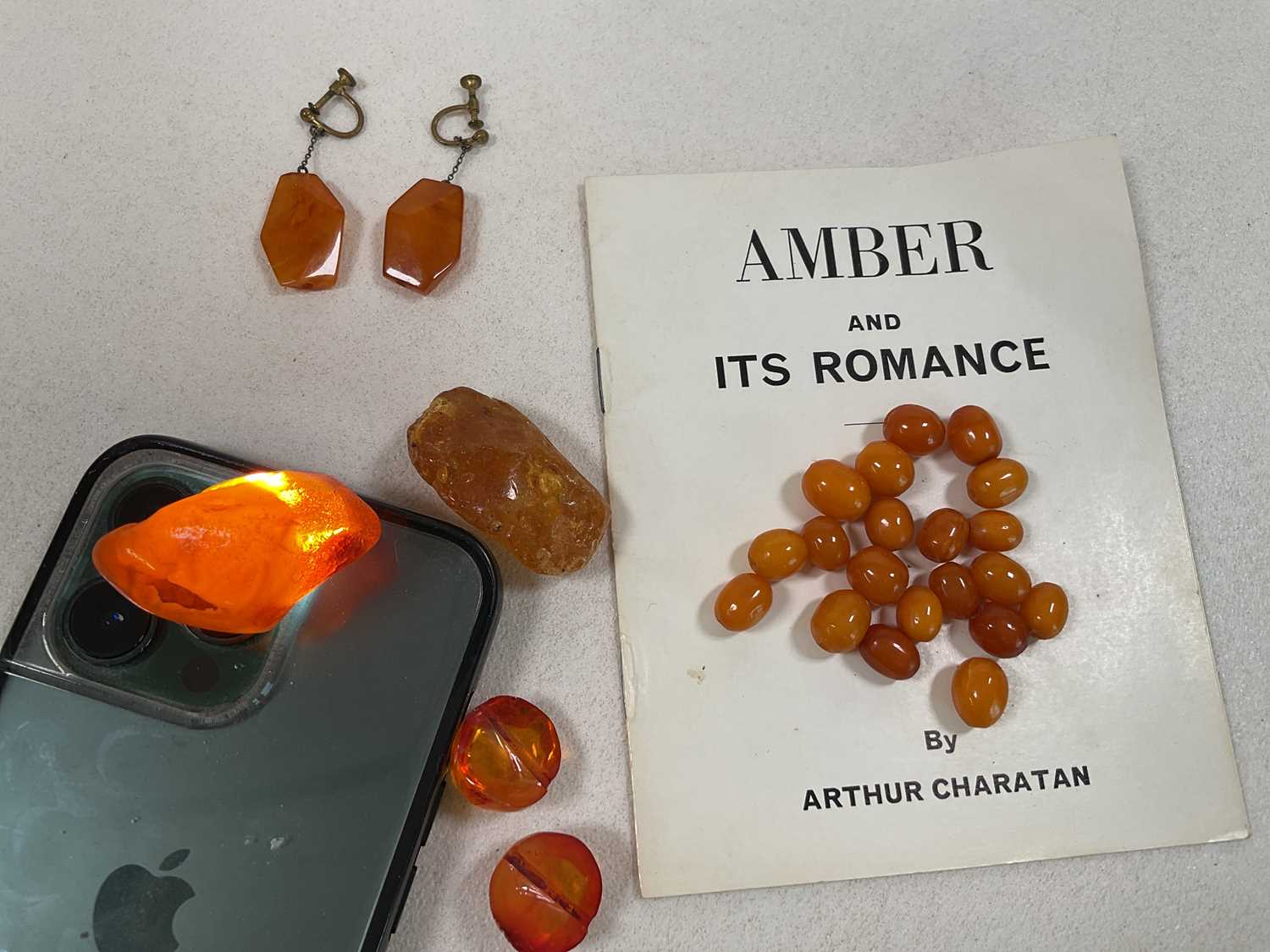 A group of loose amber beads, two large rough cut sections of amber, a split amber bead and a pair - Image 2 of 2