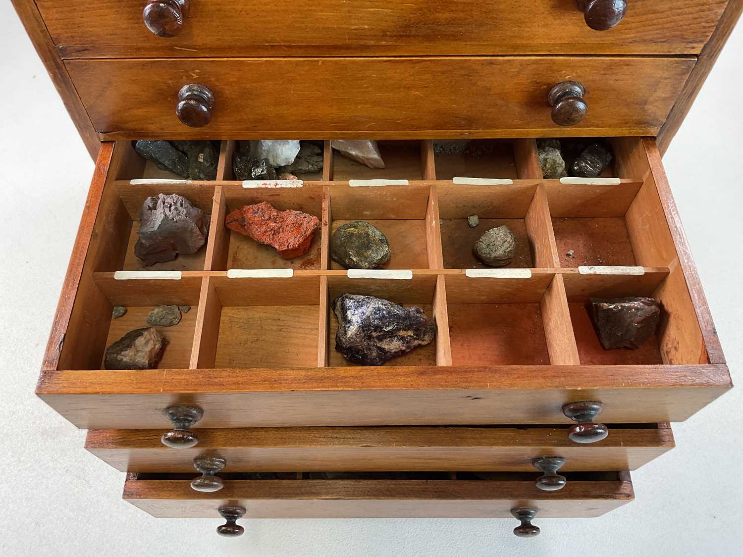 A six drawer specimen cabinet containing samples of ore and fossils, with original sales label on - Image 4 of 8