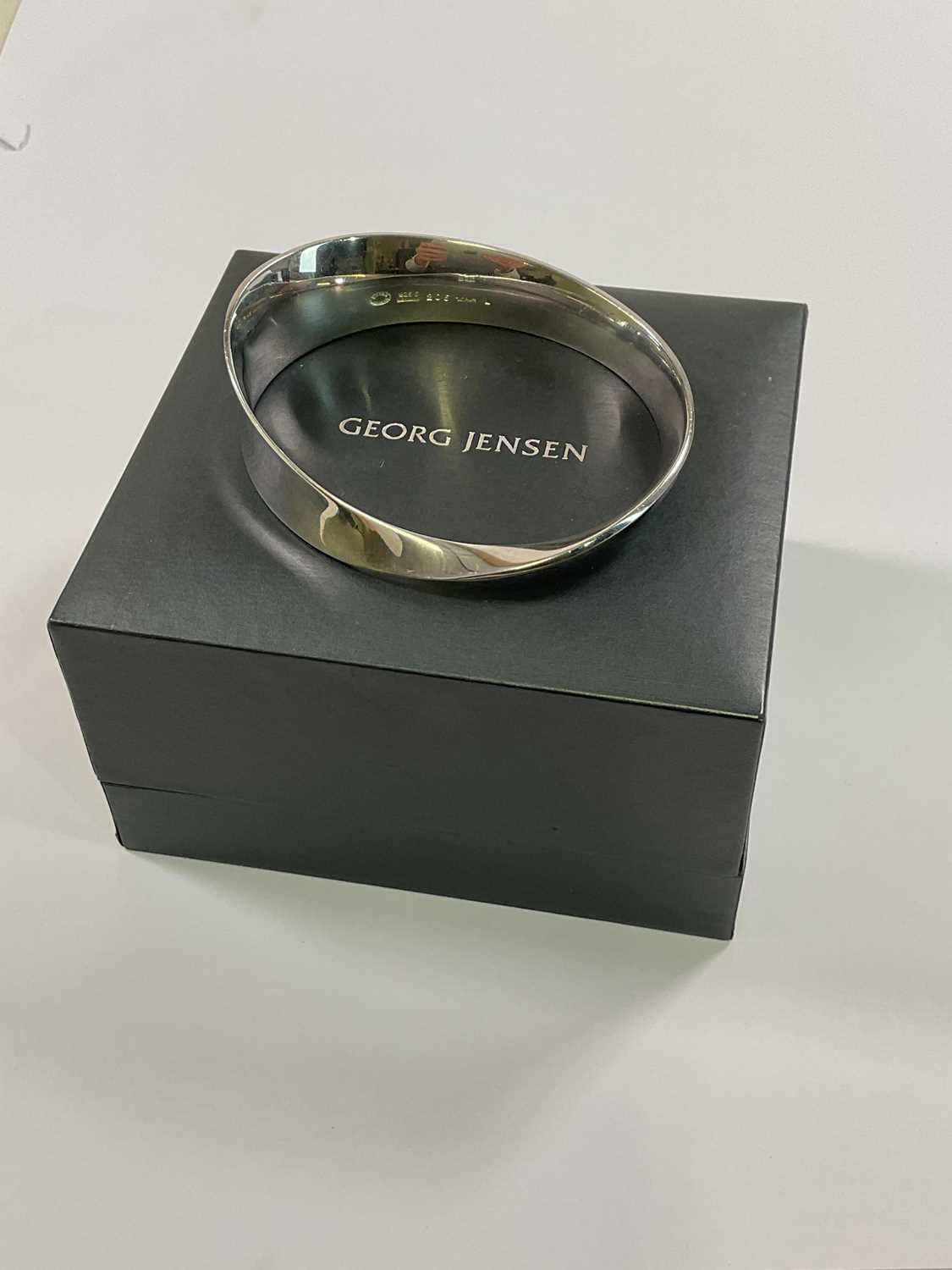 VIVIANNA TORUN BULOW-HUBE FOR GEORG JENSEN; a 206 silver bangle ' Mobius', fully signed and - Image 2 of 5