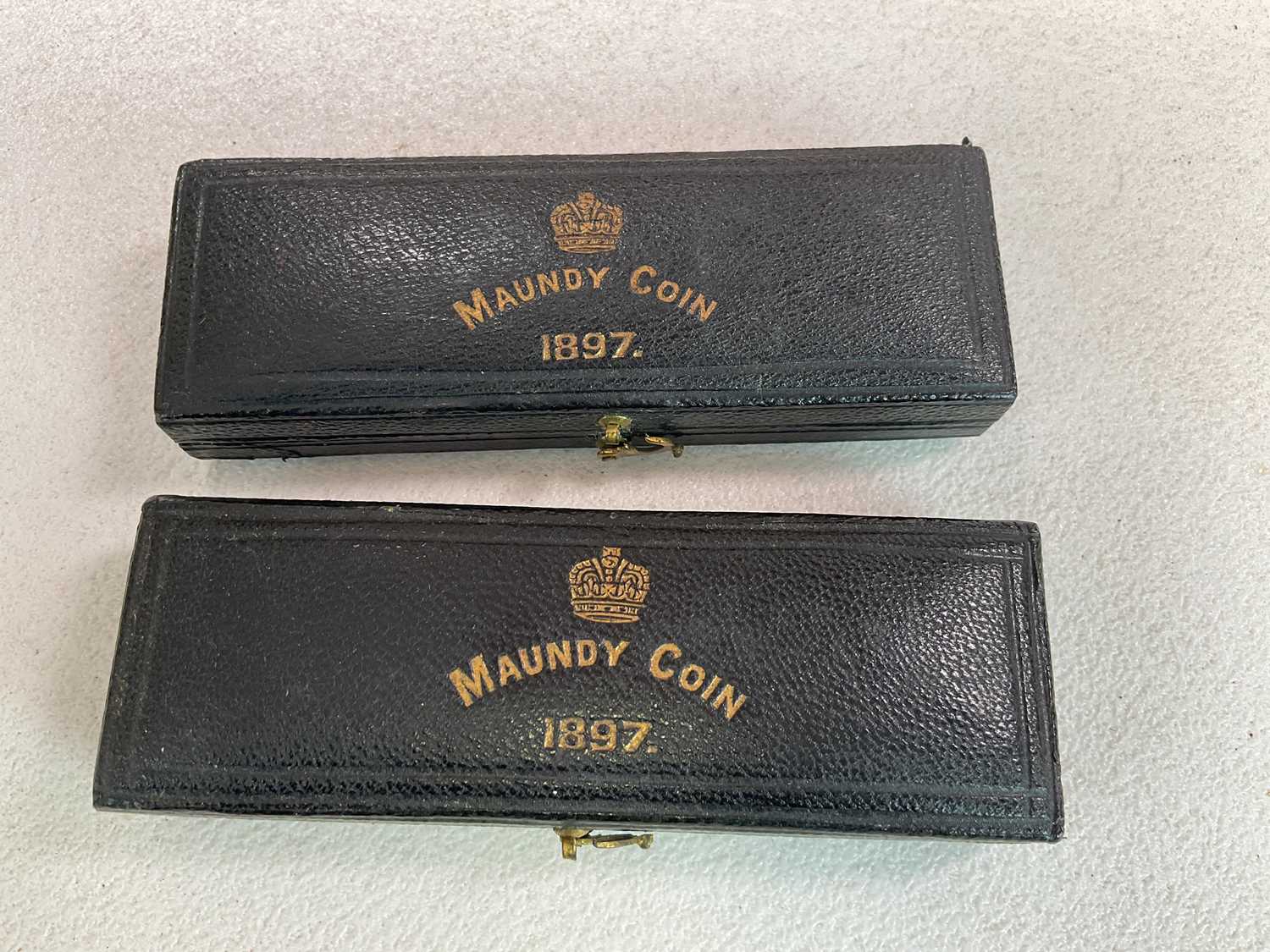 A wooden box containing British and foreign coinage, boxed Maundy coins, two Lusitania boxed replica - Bild 5 aus 7