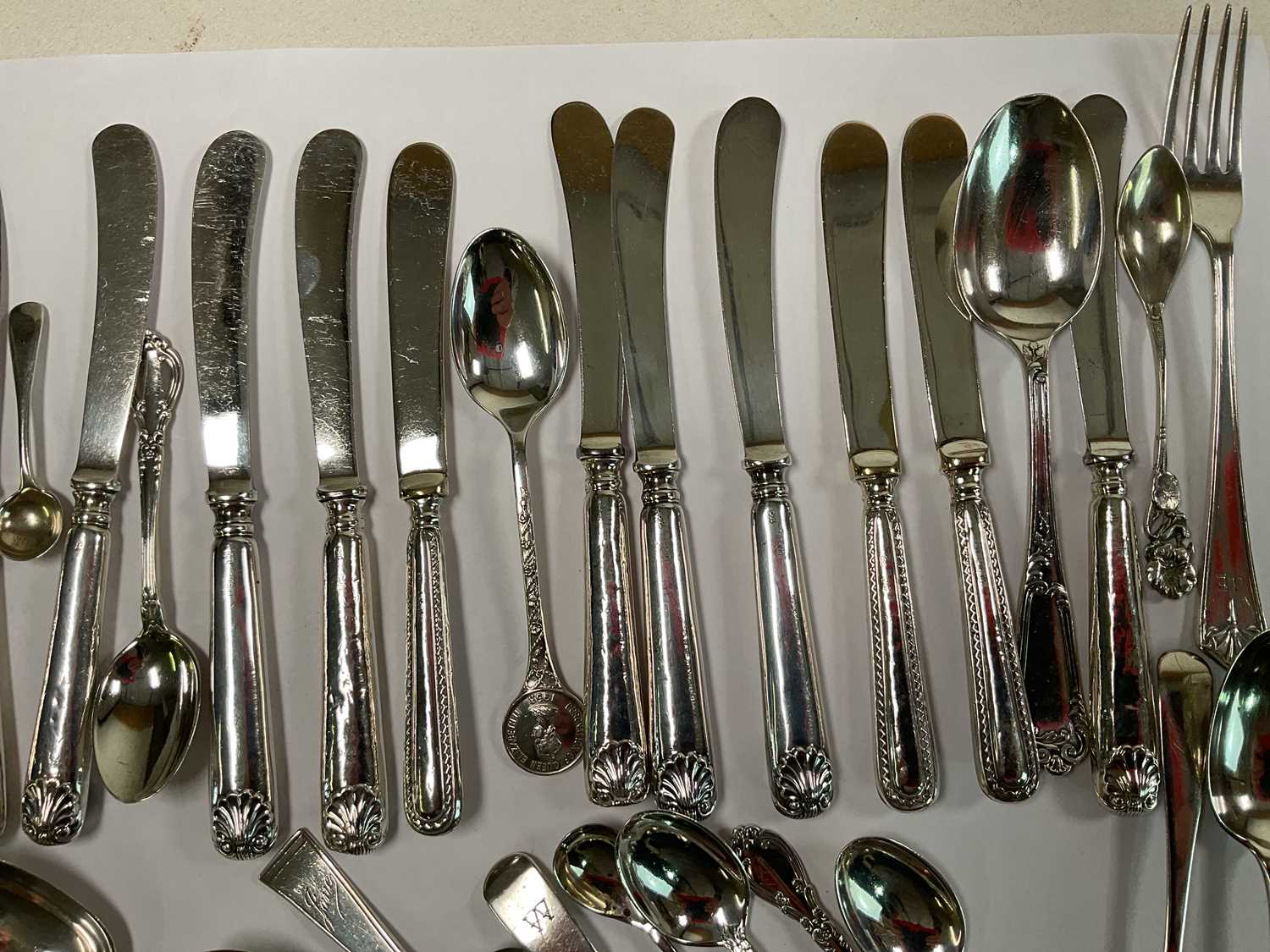 A group of hallmarked silver flatware comprising two preserve spoons, five teaspoons, six coffee - Image 3 of 6