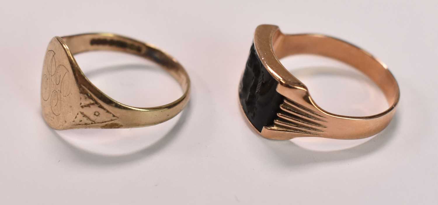 A 9ct yellow gold signet ring with traces of engraved initials, size U, and a yellow metal ring with - Image 3 of 3