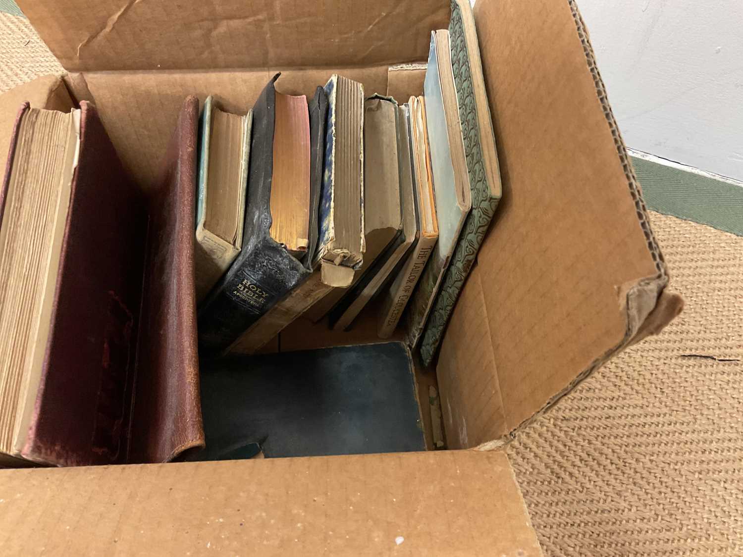 Two vintage leather bags containing a quantity of books including GRAHAM ROBERTSON, W; a limited - Bild 3 aus 10