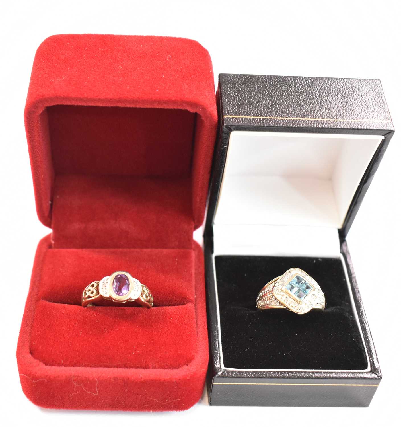 A 9ct yellow gold dress ring set with central pale amethyst, size L 1/2, and a further 9ct yellow - Bild 6 aus 6