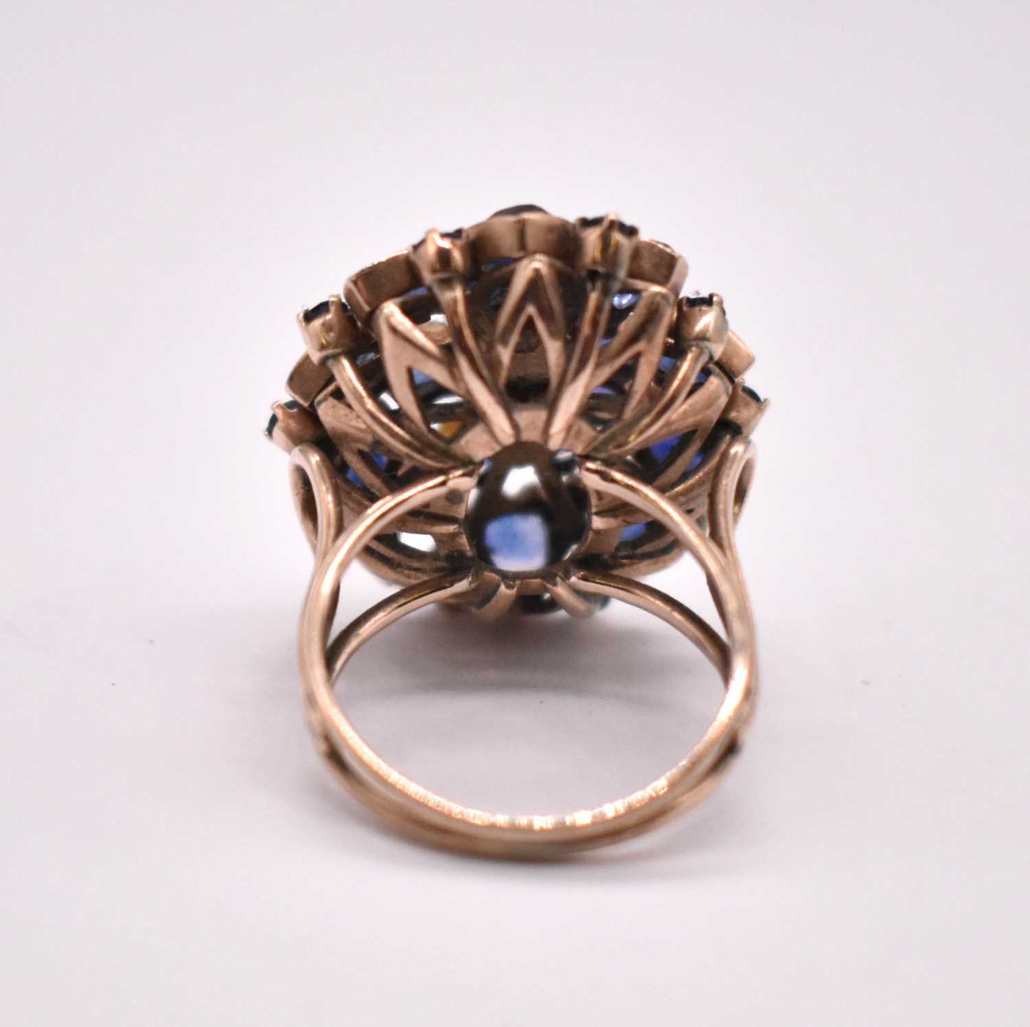 A large yellow metal and sapphire floral cluster ring, size O, approx. 11.16g (three stones - Image 3 of 3