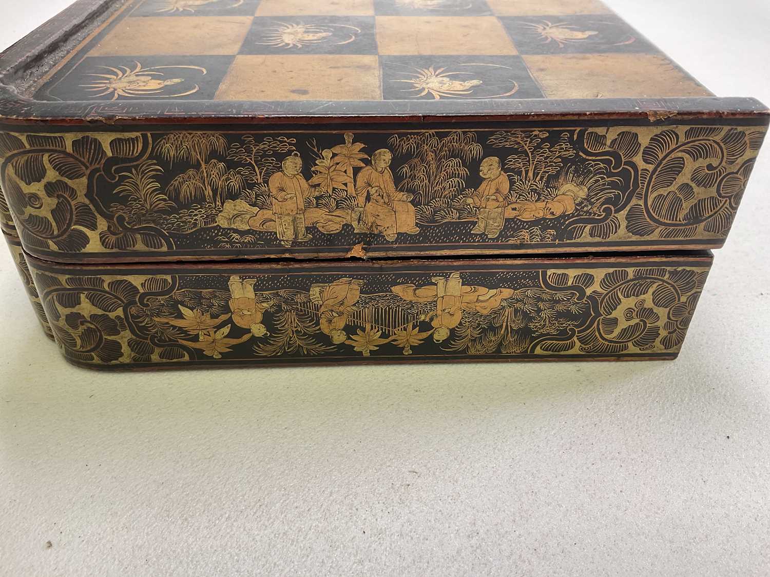 A 19th century lacquered Chinoiserie detailed folding games board, length 42cm (af). - Image 3 of 4