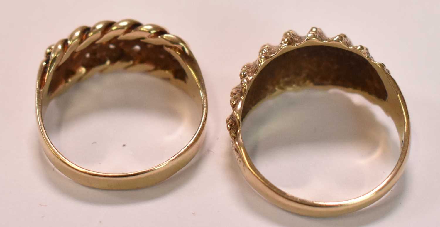 Two 9ct yellow gold rings with domed studded detail, sizes L and K, combined approx 5.9g (2). - Bild 3 aus 3