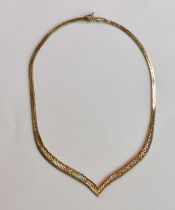 A 9ct tricolour gold necklace, length 39.5cm, approx 20.4g.
