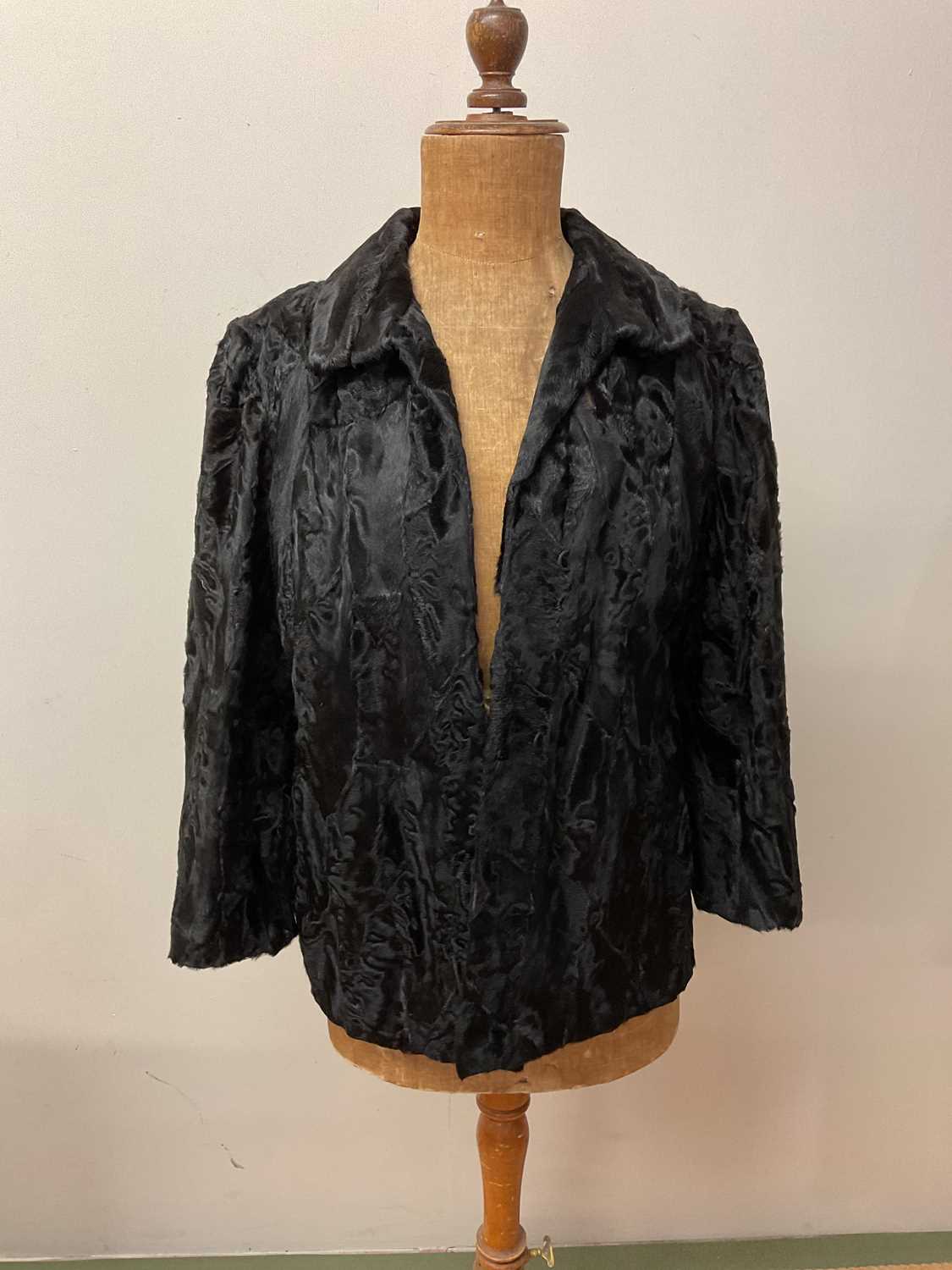 A vintage black lamb jacket with a faux jacket and coat - Bild 4 aus 4