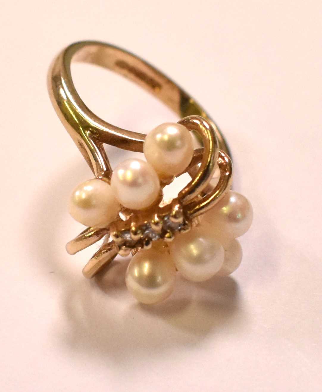 A 9ct yellow gold cultured pearl set ring, size H 1/2, and a 9ct yellow gold small band, size G 1/2, - Image 5 of 7