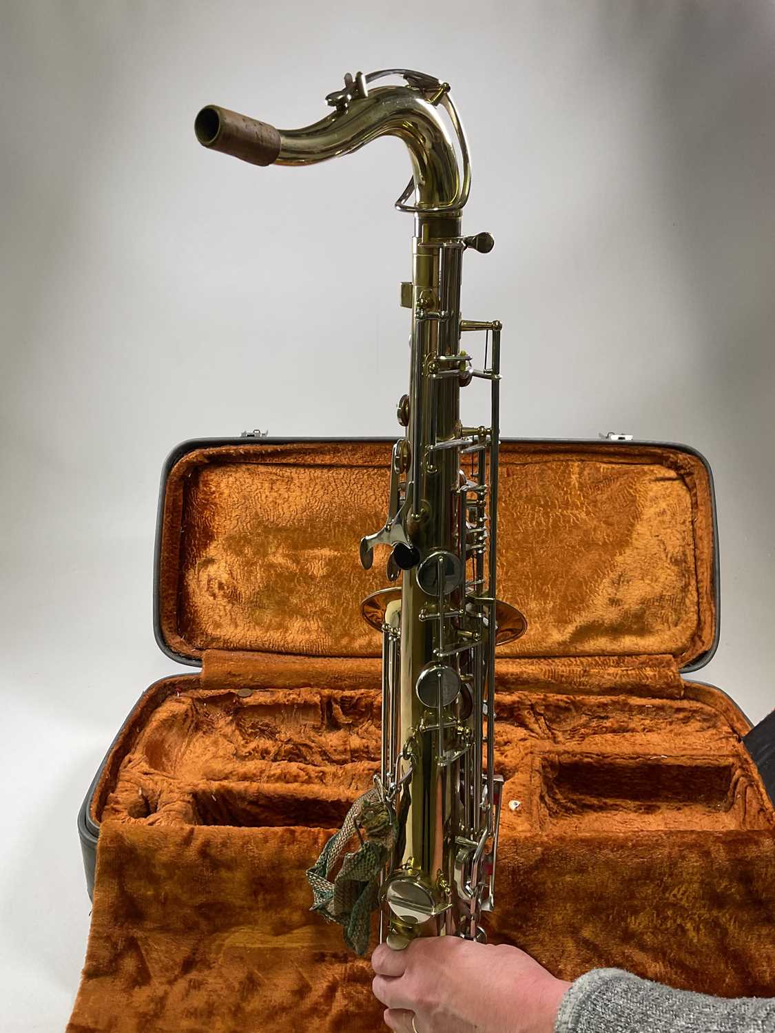 LAFLEUR; a tenor saxophone, cased (lacking mouthpiece) - Bild 8 aus 8