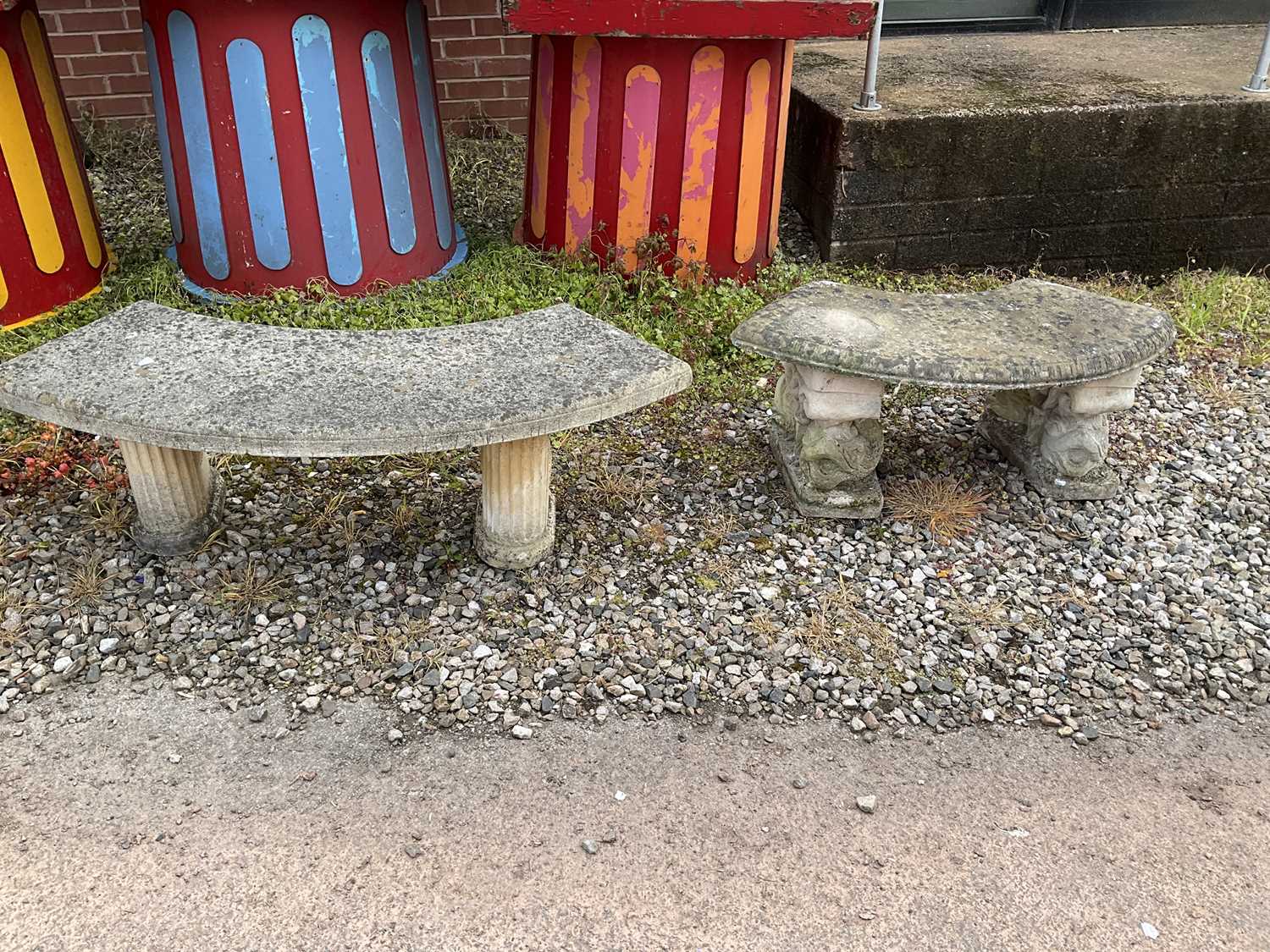 Two composite stone curved garden seats, height 42cm, width 104cm and height 40cm, width 126cm