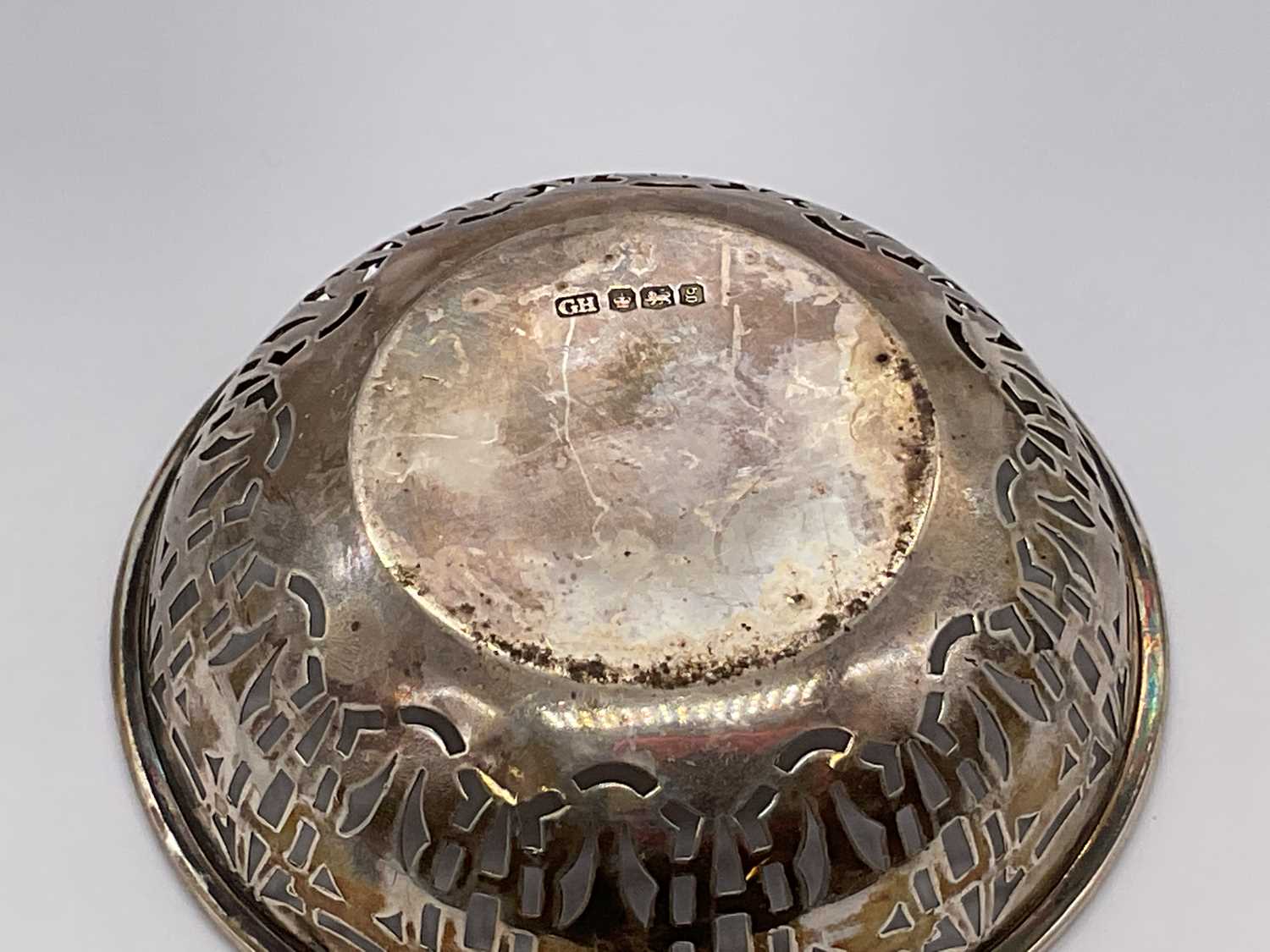 GEORGE HOWSON; an Edward VII hallmarked silver dish with pierced decoration, London 1902, approx - Image 3 of 3