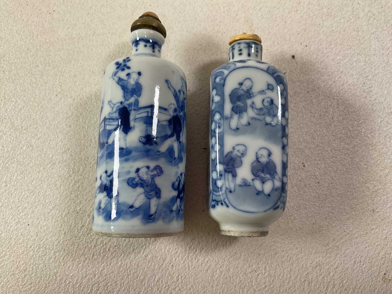 A 19th century Chinese cylindrical snuff bottle decorated with figures in a landscape and with - Bild 18 aus 21