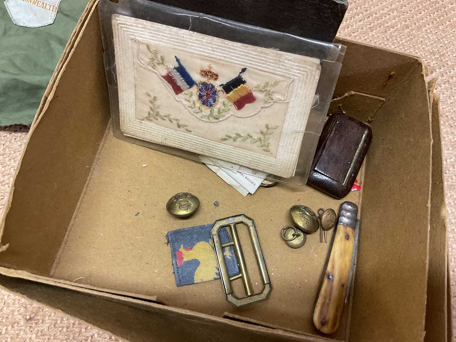A group of items of military interest including ammo boxes, gas masks, field telephones, morse - Bild 2 aus 5