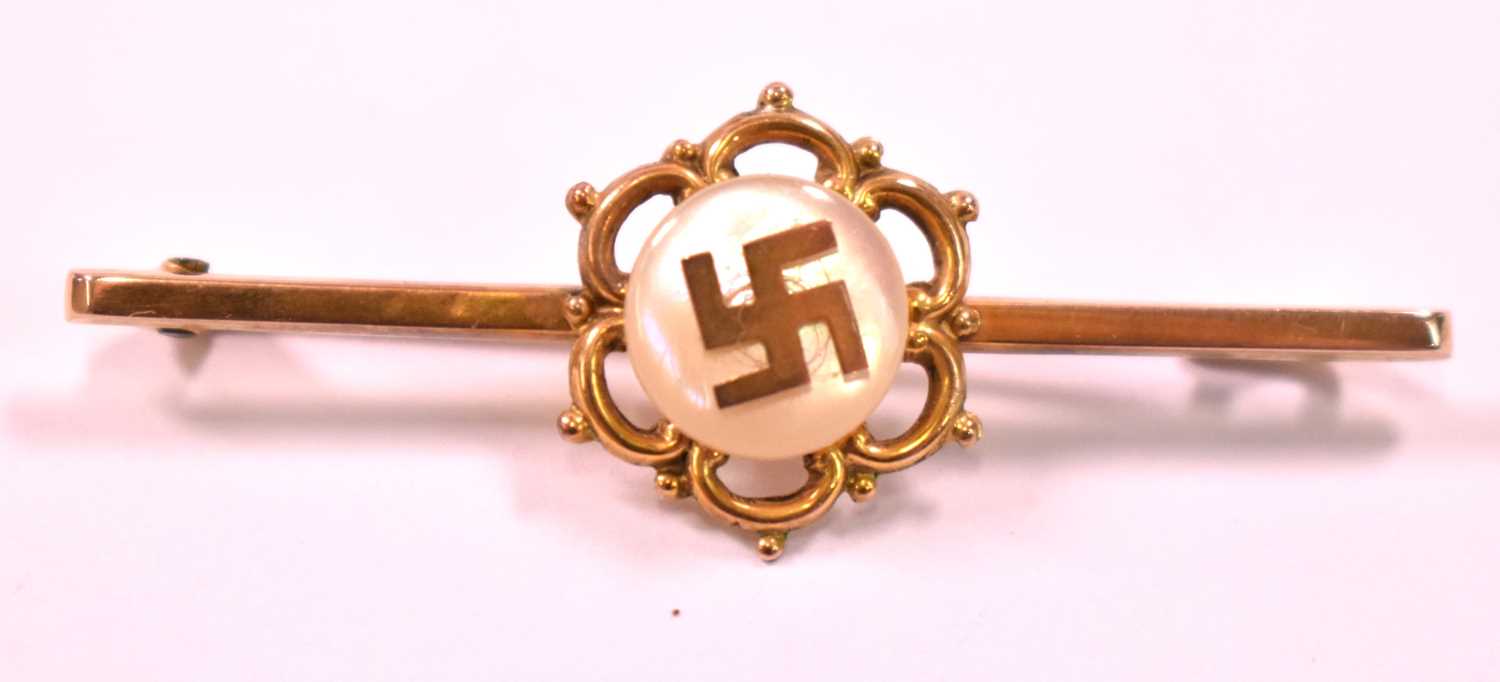 A 9ct yellow gold brooch, decorated with a fylfot, in fitted box, length 6cm, approx 1.8g (the pin - Image 2 of 3