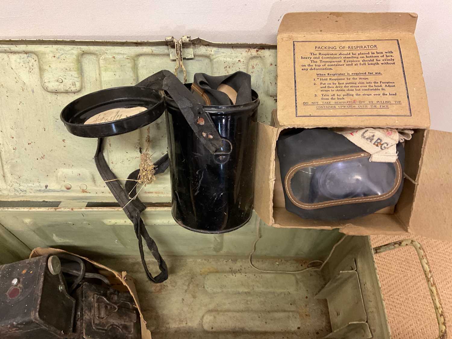 A group of items of military interest including ammo boxes, gas masks, field telephones, morse - Bild 5 aus 5