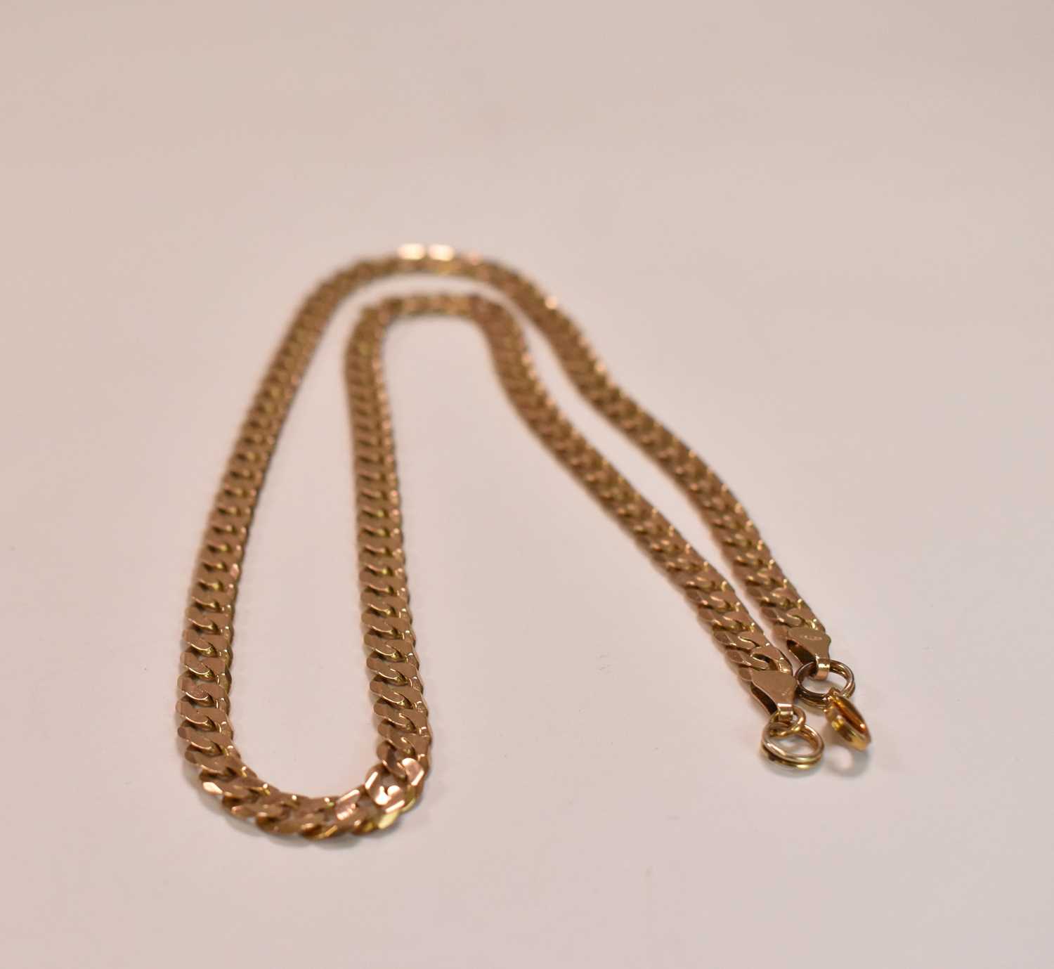 A 9ct yellow gold flat curb link chain, length 46.5cm, approx 20g.