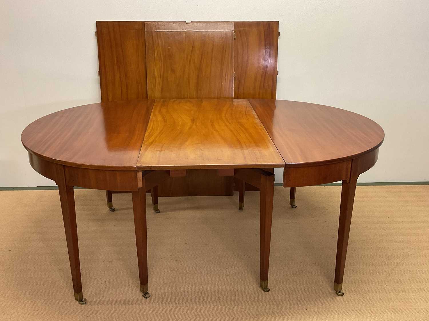 KAARE KLINT FOR RUD RASMUSSEN; a Danish early 20th century circular dining table, with paper label - Image 7 of 9