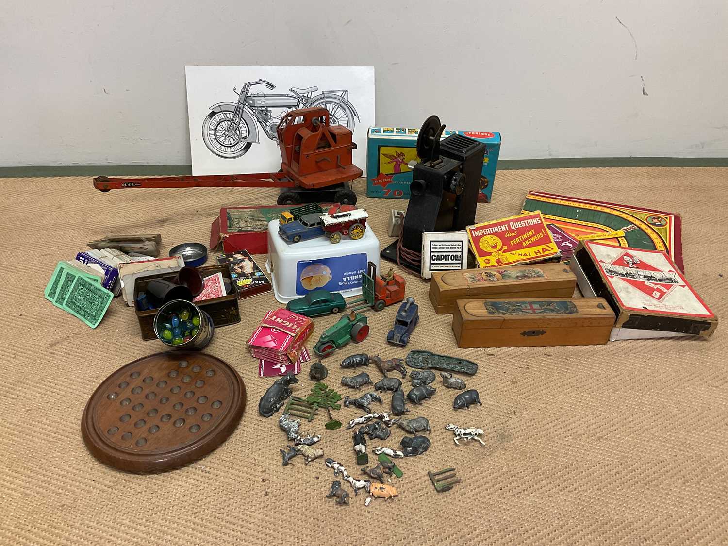 A quantity of vintage toys including diecast vehicles, lead animals, board games and other items