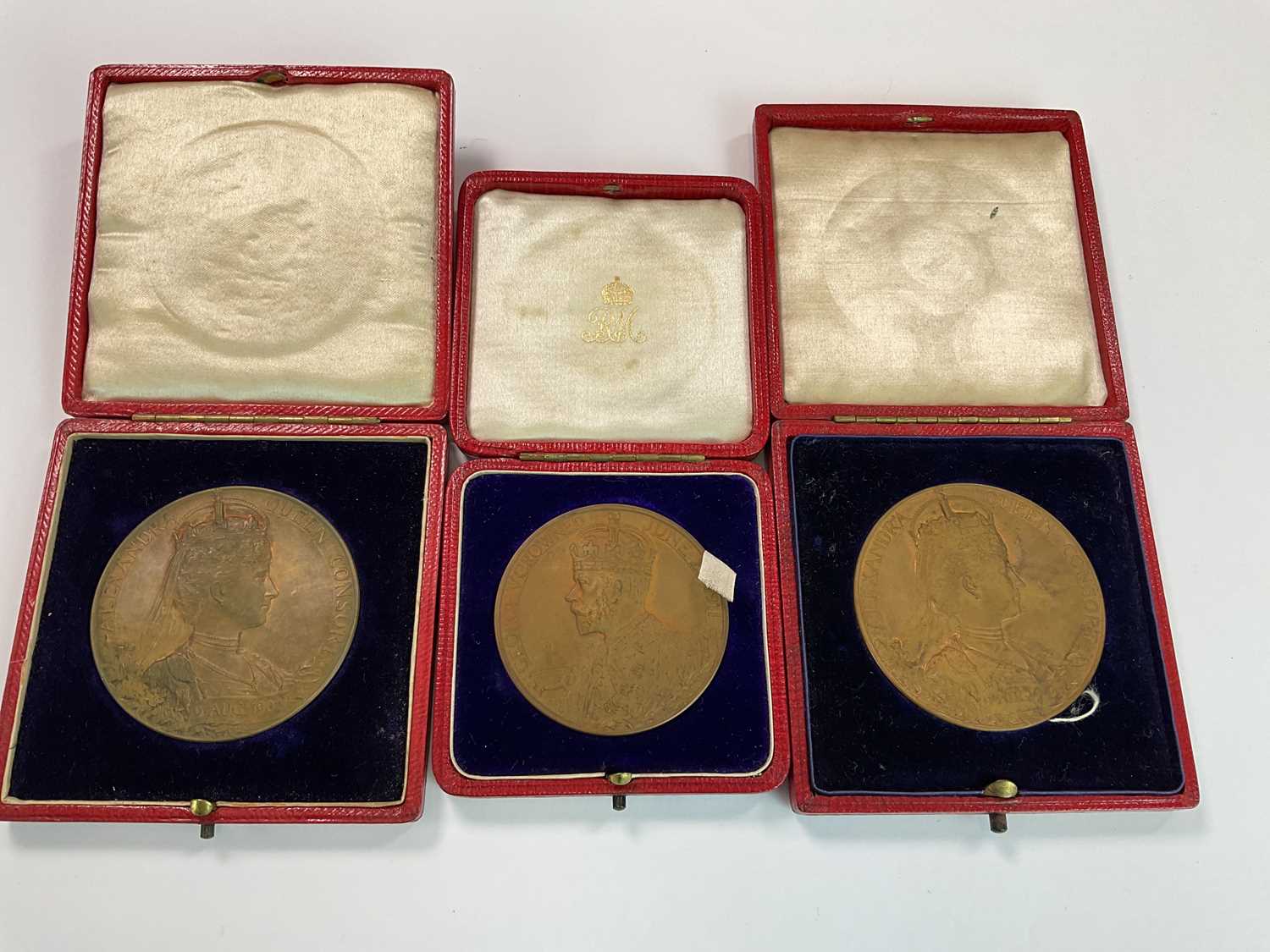 Three commemorative cased Coronation medals including a 1911 George V medal and two 1902 Edward - Image 2 of 3