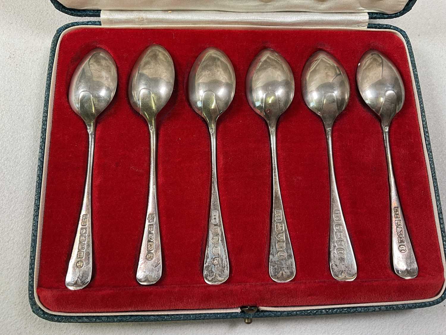 MAPLE & CO, LONDON; cased set of six George V hallmarked silver teaspoons, with 1935 jubilee - Image 3 of 4