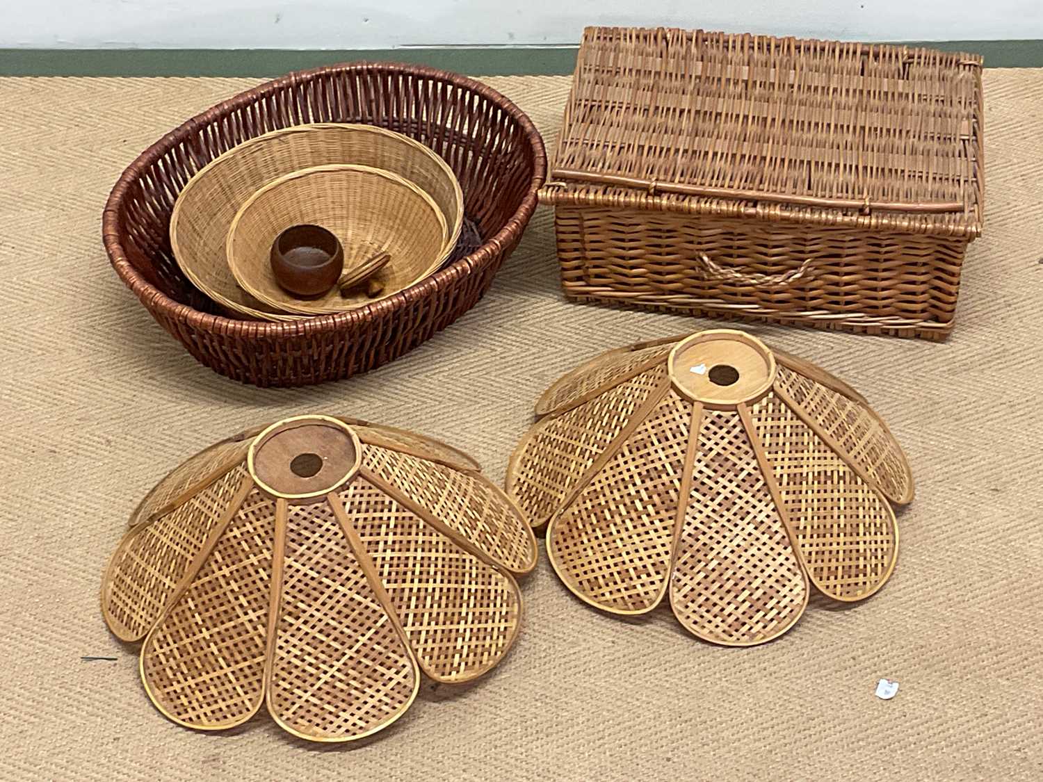 Pair of chrome and rattan chairs, a child's folding rattan chair and various wicker items. - Image 7 of 7