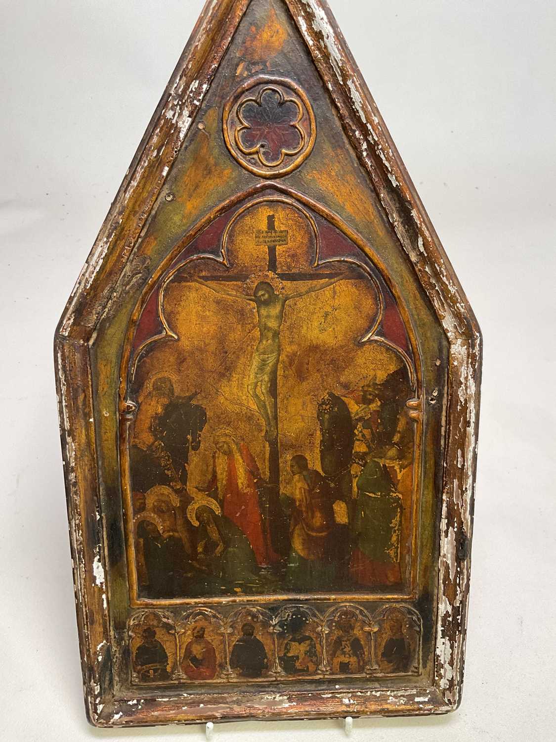 A religious icon of the Crucifixion, 43 x 22cm - Image 2 of 7