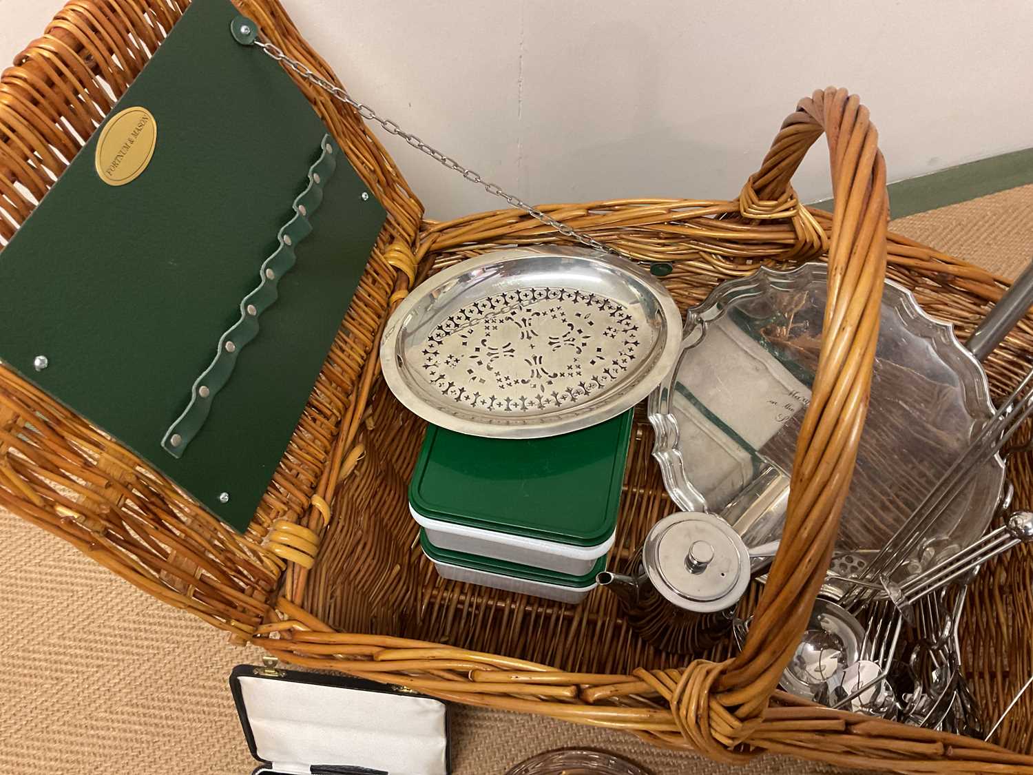 A Fortnum and Mason wicker basket containing silver and plated ware items including a small - Image 4 of 5