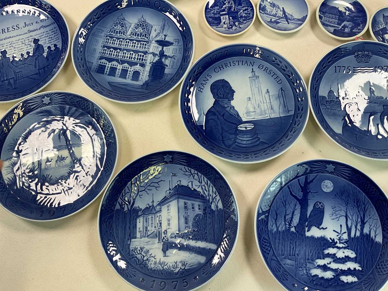 ROYAL COPENHAGEN; a quantity of collectors' plates (34) and five child figures. - Bild 4 aus 4