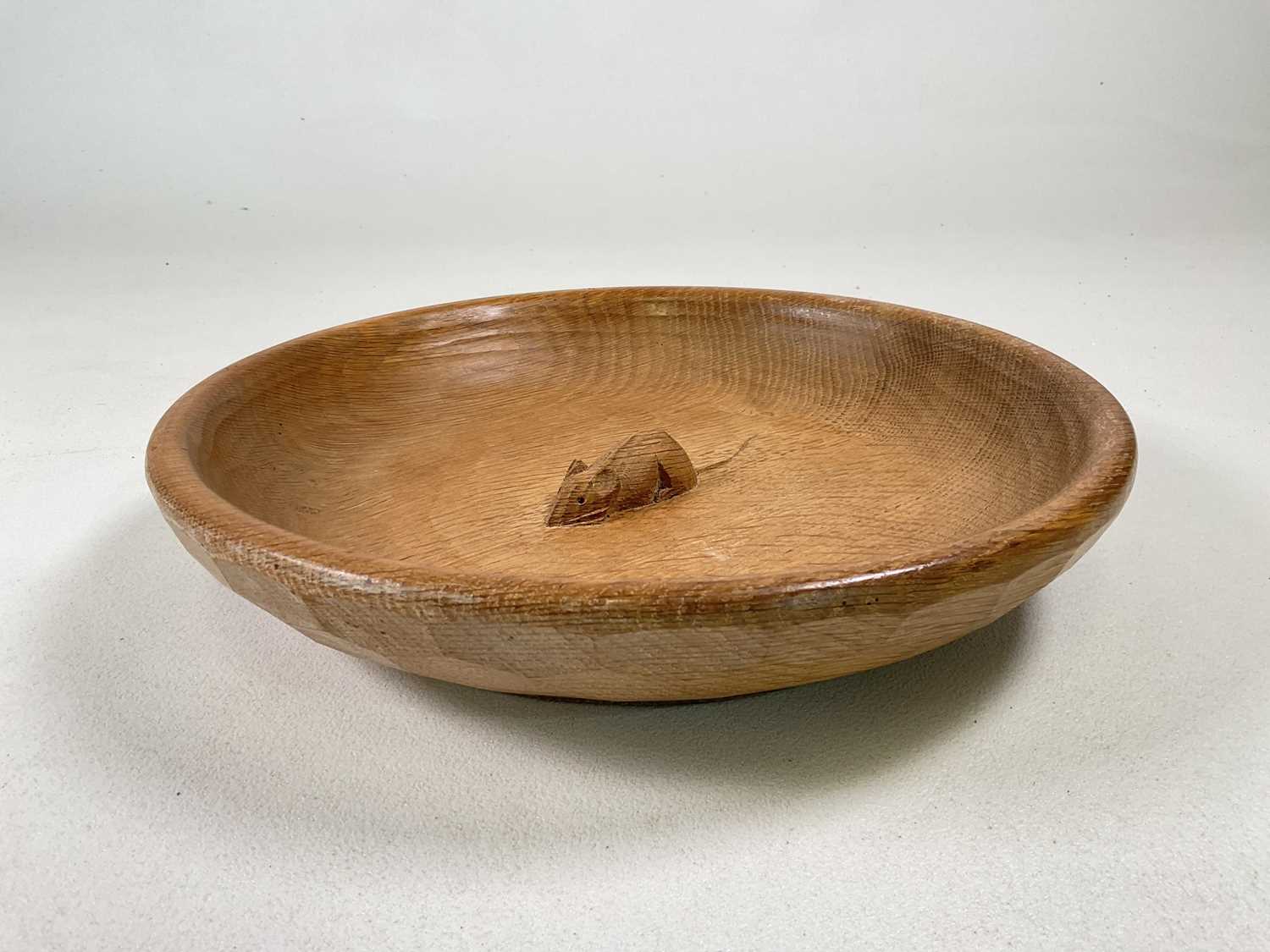 ROBERT 'MOUSEMAN' THOMPSON; a shallow oak fruit bowl with the carved signature mouse to the - Image 2 of 4