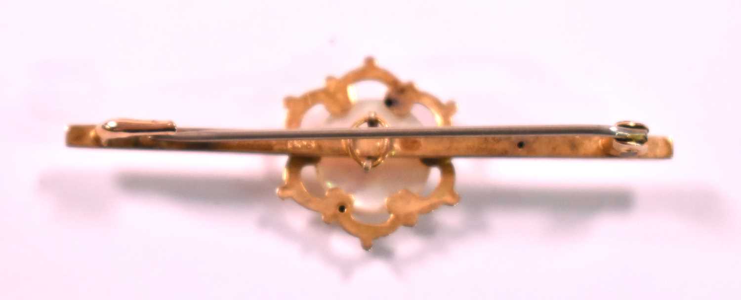 A 9ct yellow gold brooch, decorated with a fylfot, in fitted box, length 6cm, approx 1.8g (the pin - Image 3 of 3