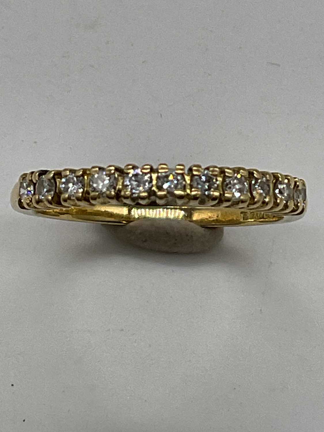 An 18ct yellow gold and diamond set half eternity ring with eleven small round brilliant cut - Bild 5 aus 5