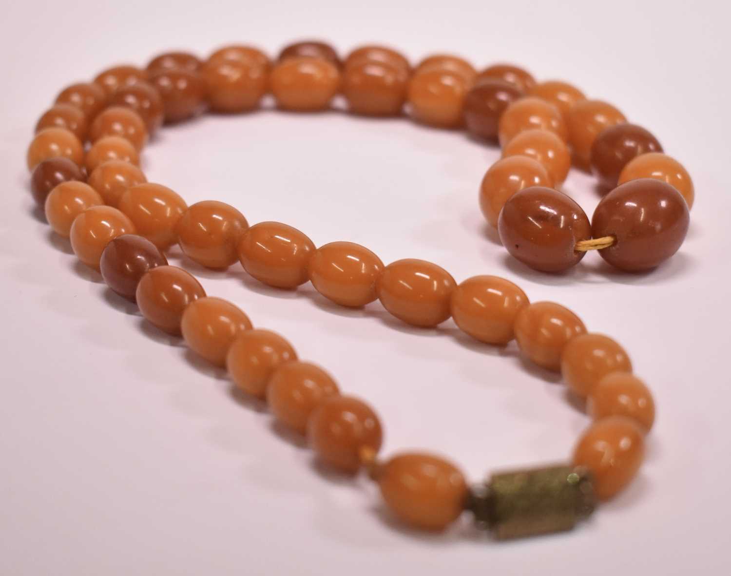 A vintage butterscotch/egg yolk graduated amber bead necklace, length 81cm, the largest bead - Image 3 of 4