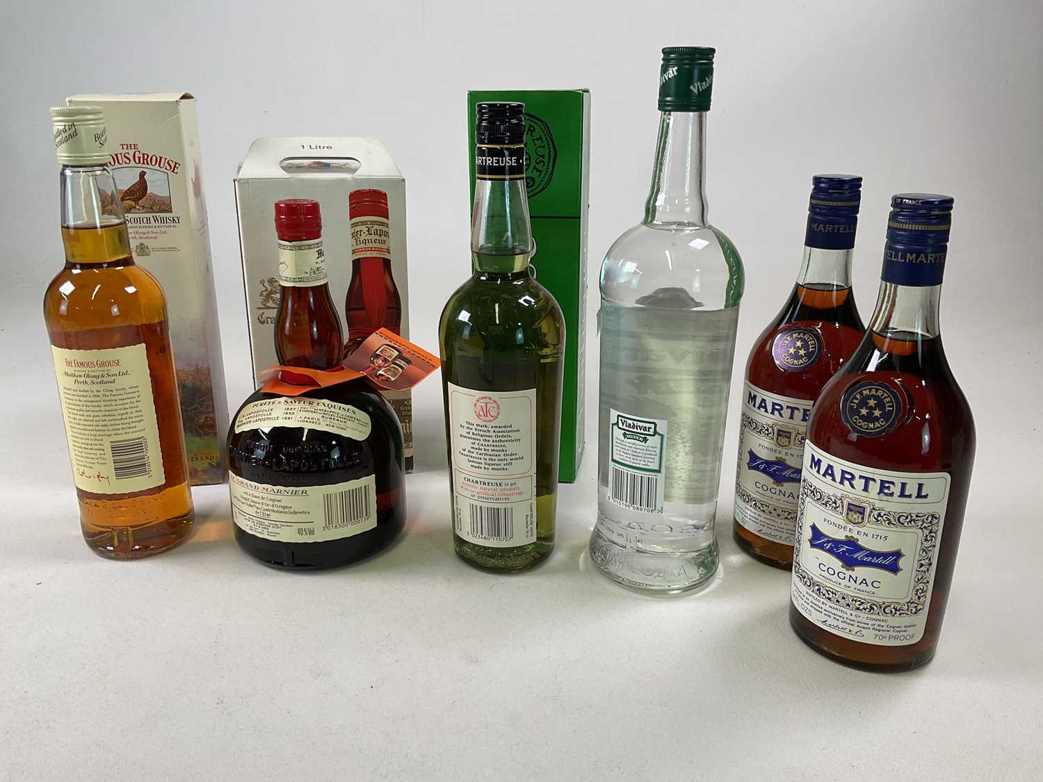 MIXED SPIRITS; six bottles comprising two bottles of Martell cognac, a 1 litre bottle Grand Marnier, - Bild 2 aus 2