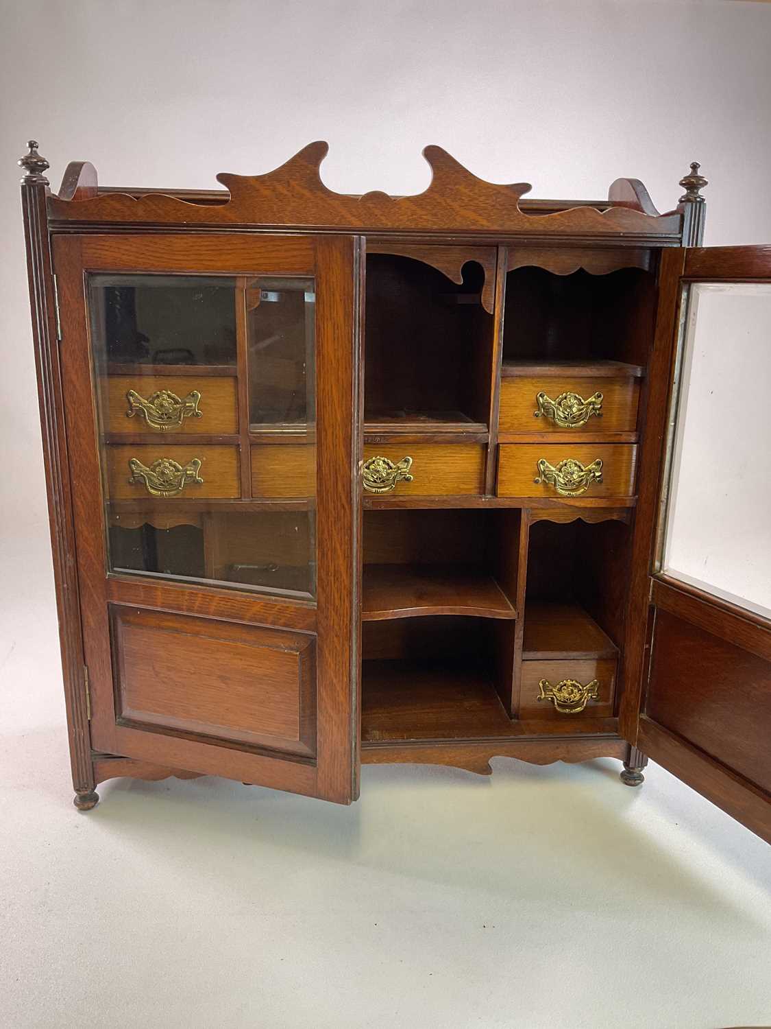 A Victorian oak smoker's cabinet with double glass doors and seven drawers and shelves to - Bild 3 aus 3