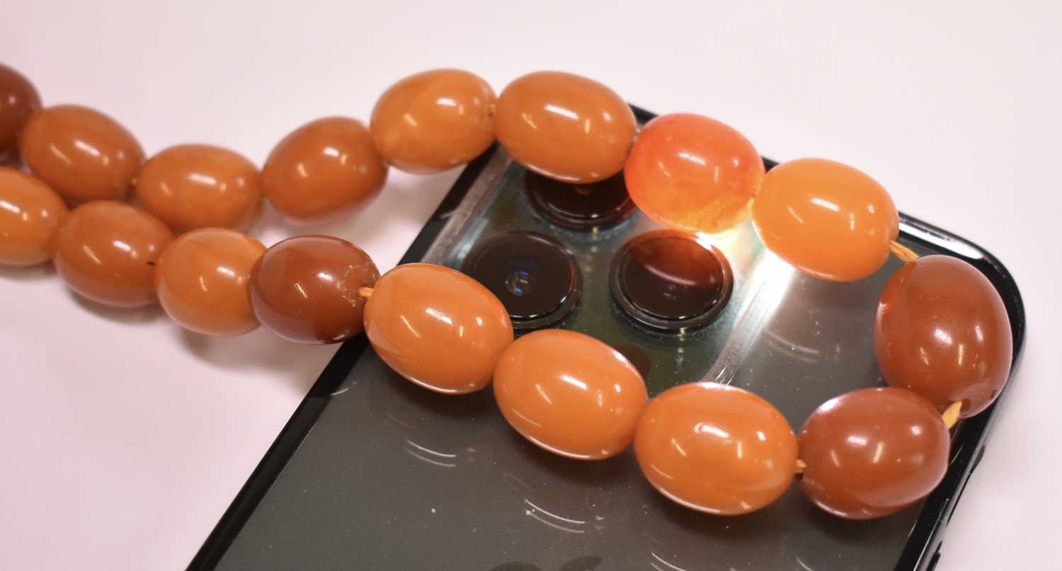 A vintage butterscotch/egg yolk graduated amber bead necklace, length 81cm, the largest bead - Image 4 of 4