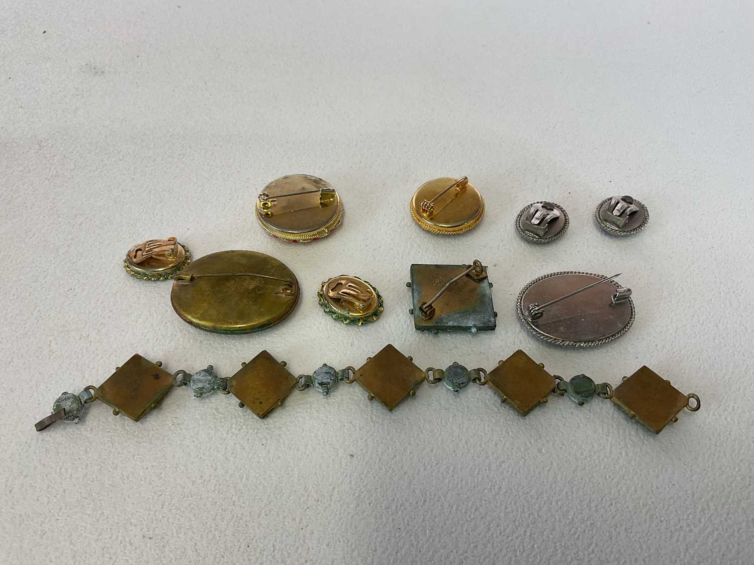 A group of micromosiac jewellery, including bracelet, several brooches, and two pairs of clip on - Image 2 of 3