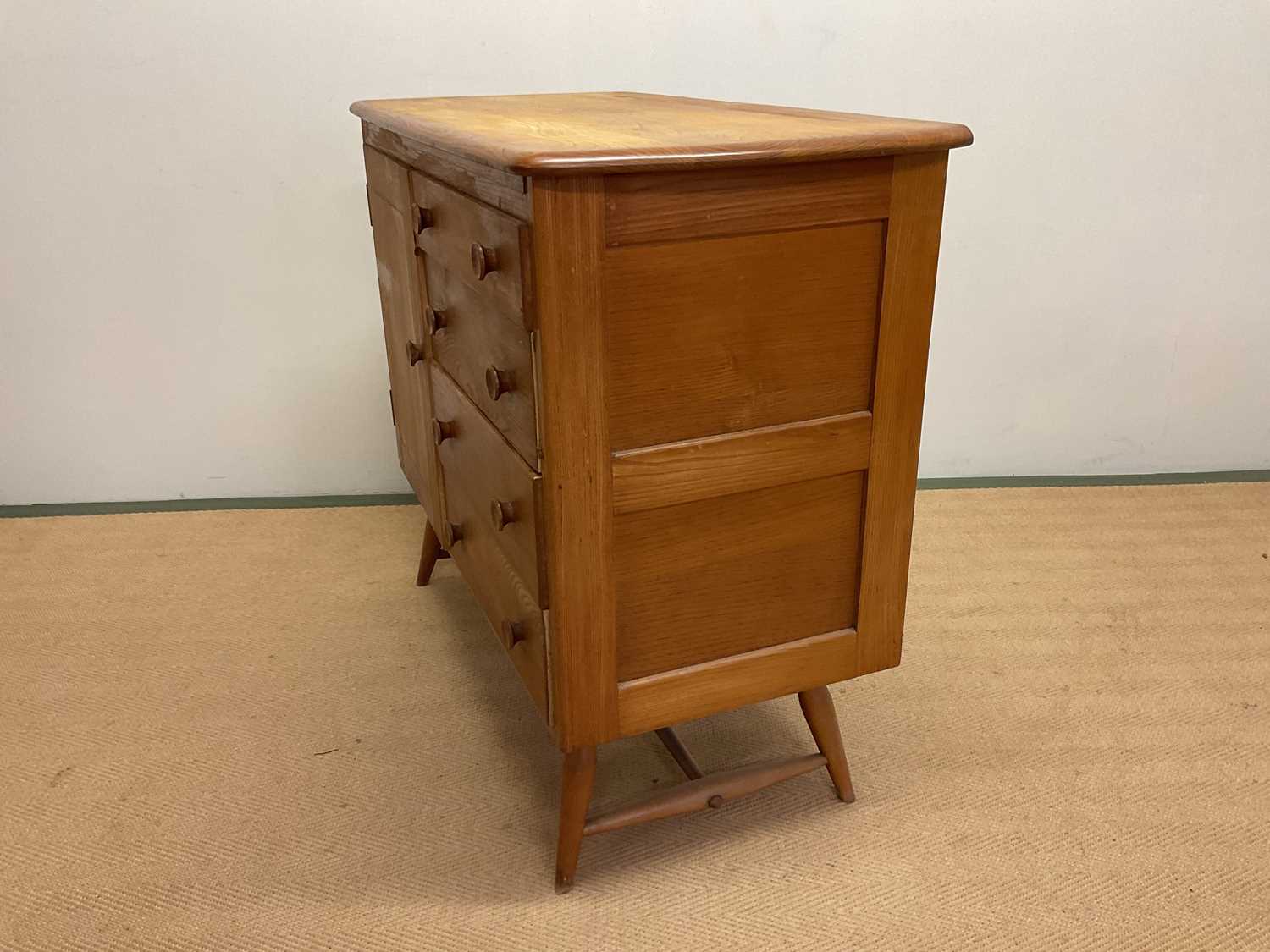 ERCOL; a mid century sideboard with four drawers including a cutlery drawer and a cupboard with - Bild 4 aus 5