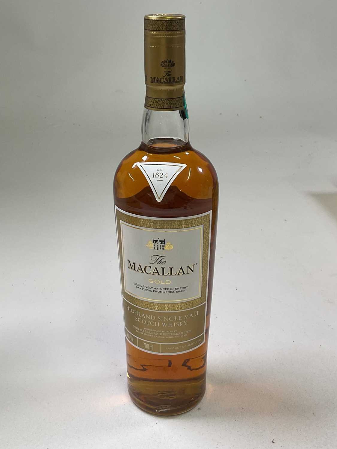 WHISKY; a bottle of The Macallan Gold Highland Single Malt Scotch whisky, 700ml, in presentation - Bild 2 aus 2