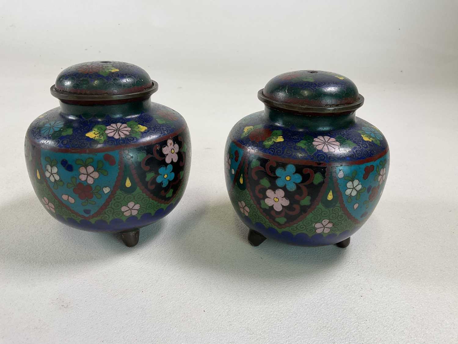 A pair of squat cloisonné jars and covers (lacking finials), height 12cm, and a small group of - Image 2 of 4