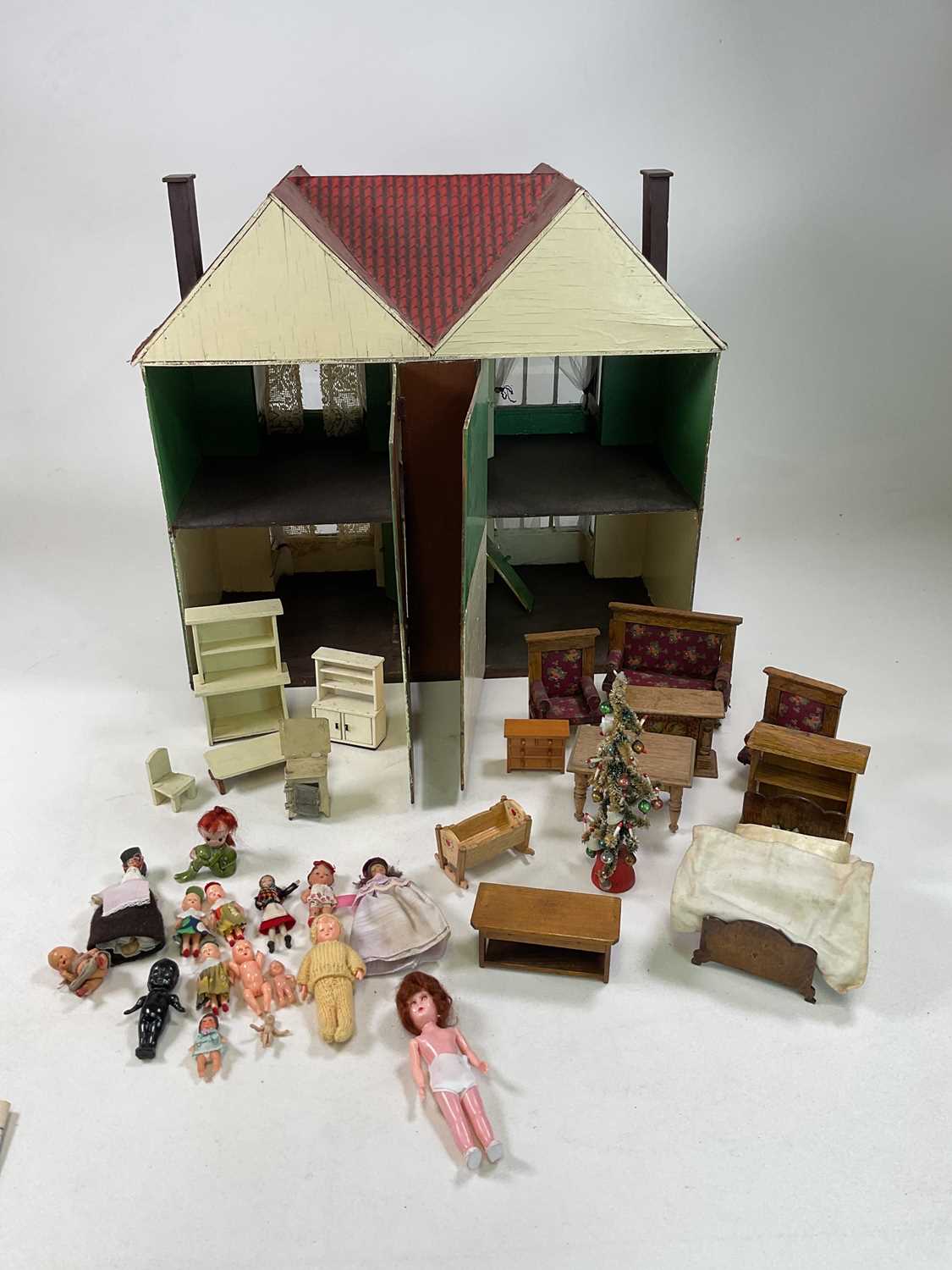 A circa 1920s doll's house in half timber Tudor style with a quantity of furniture and miniature - Image 4 of 5